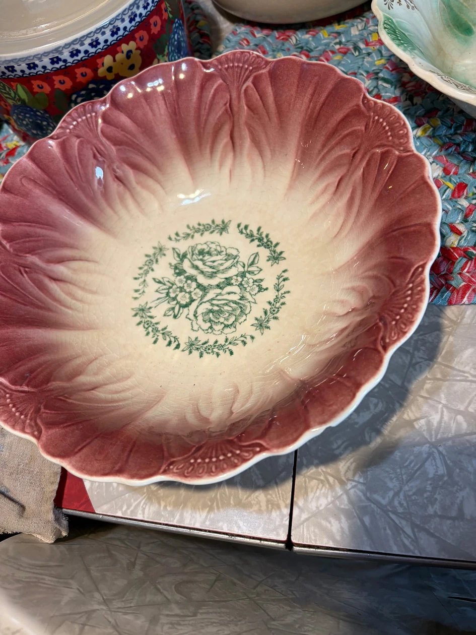 Pink floral serving bowl from the September 26, 2026 auction
