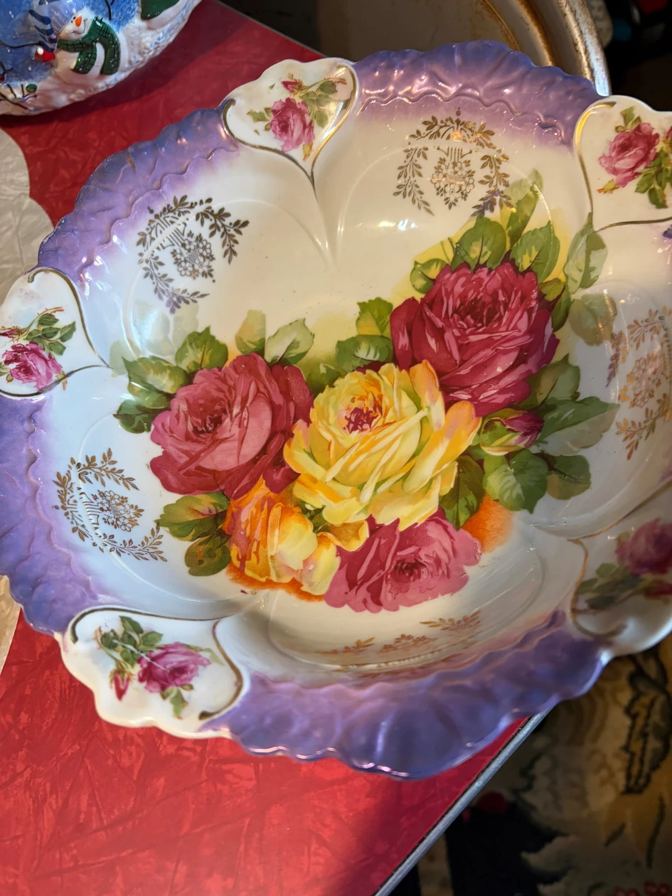 Rose-pattern serving bowl from the September 26, 2026 auction